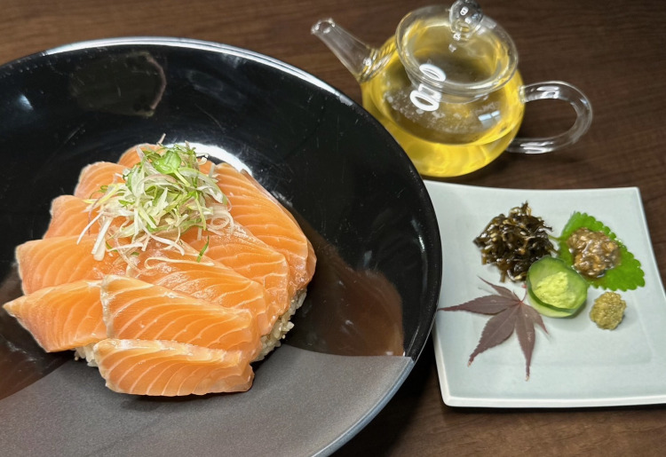 発酵熟成サーモン丼 〆のだし茶漬け